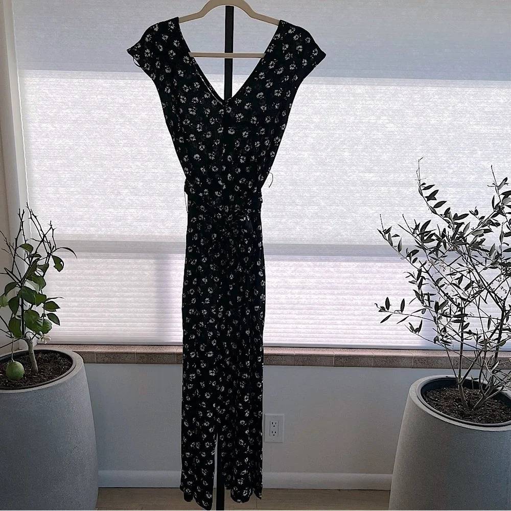 Gracemade Ditsy Floral Print V Neck Jumpsuit Black White Xs Made In Usa Nwt Chic — image 2 of 8